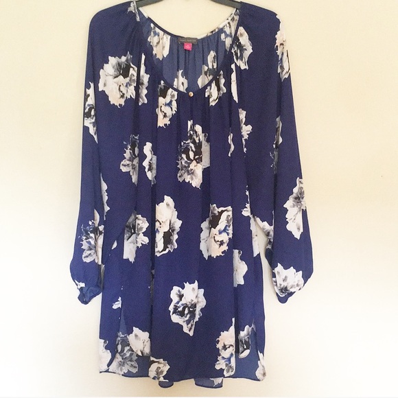 Vince Camuto Tops - Vince Camino 3X Dressy blouse tunic. Floral